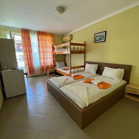 Hotel Laguna - Guest House Primorsko Exterior foto