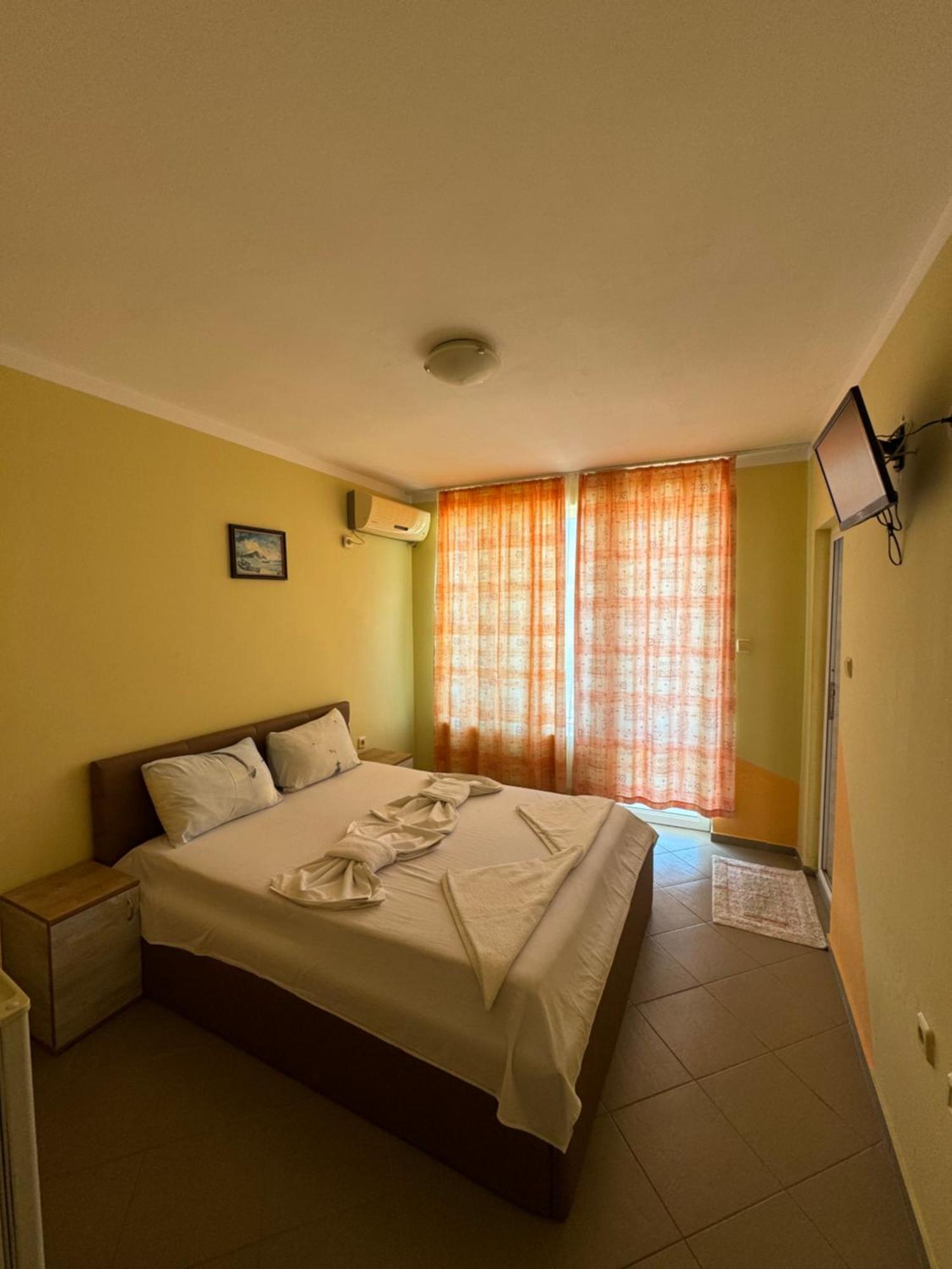 Hotel Laguna - Guest House Primorsko Exterior foto