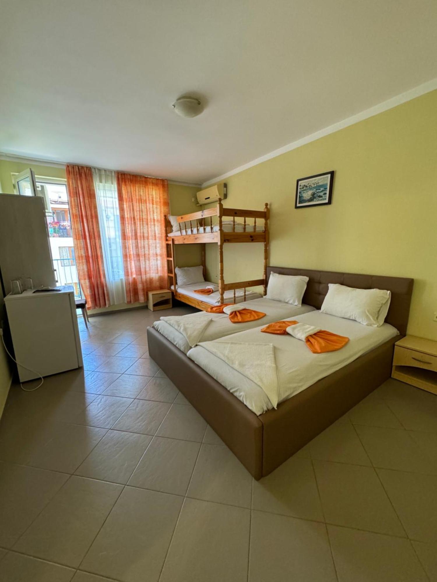 Hotel Laguna - Guest House Primorsko Exterior foto