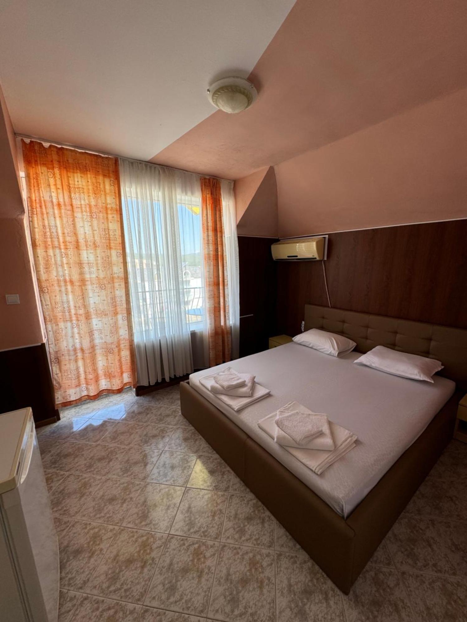 Hotel Laguna - Guest House Primorsko Exterior foto
